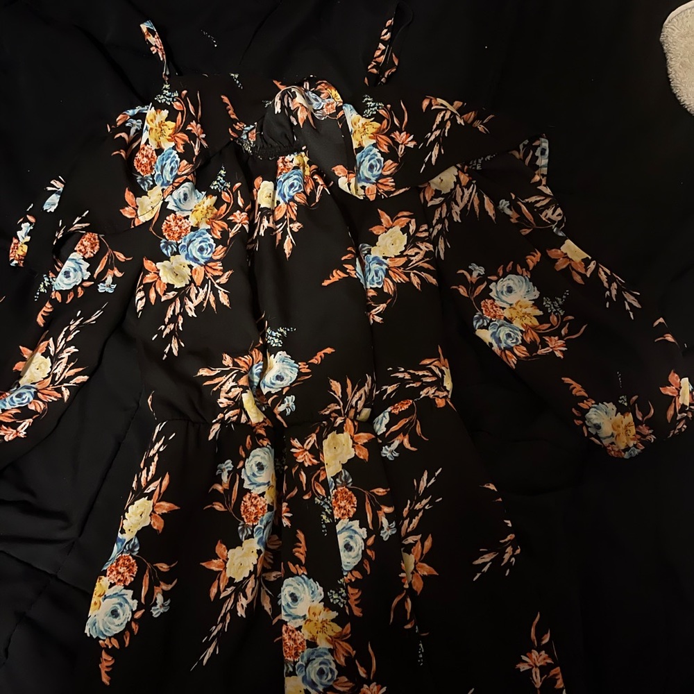Floral Romper- selling because i need a new closet. She’s super comfy 🥺